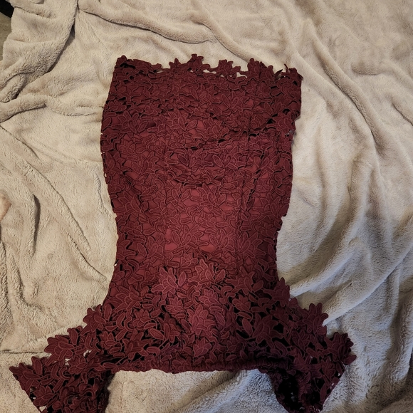 Guess Burgundy off the shoulder dress - Picture 1 of 2